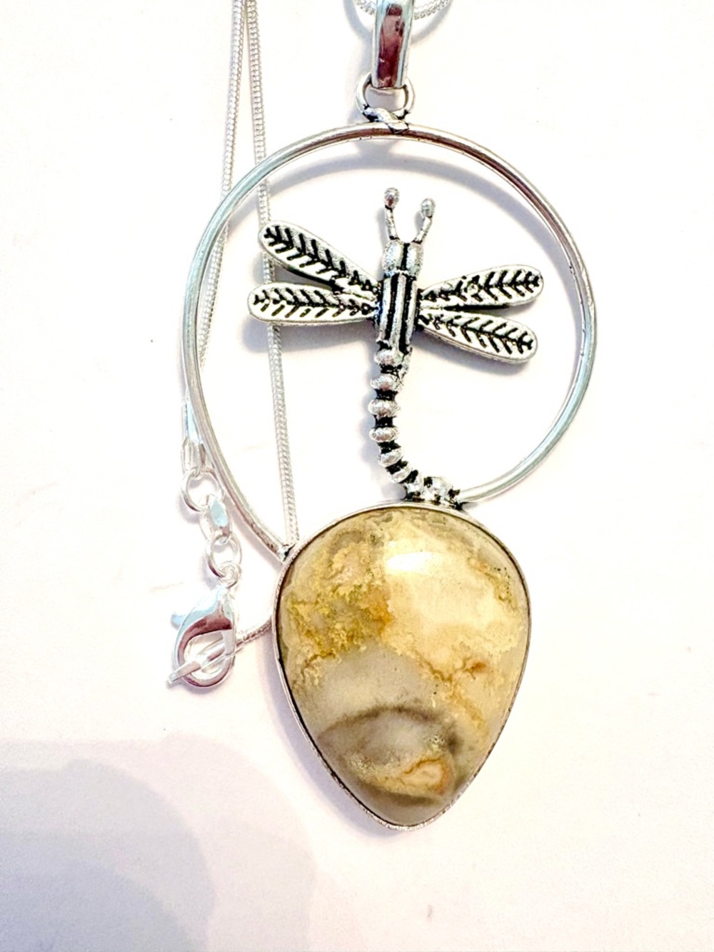 3 inch, Crazy Lace Agate, and Dragonfly, 925 marked pendant on a silver chain. - Picture 3 of 4